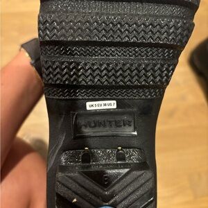 Hunter Original Tall Gloss Boot black size 7 w/grey camo boot socks included